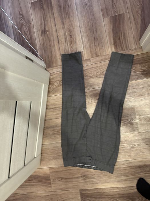 Серый костюм тройка