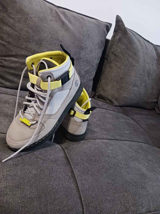 Vând ghete de barbati nr 41.5 timberland!
