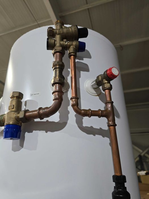 Неръждаем бойлер 250 литра със 3 квадрата серпентина