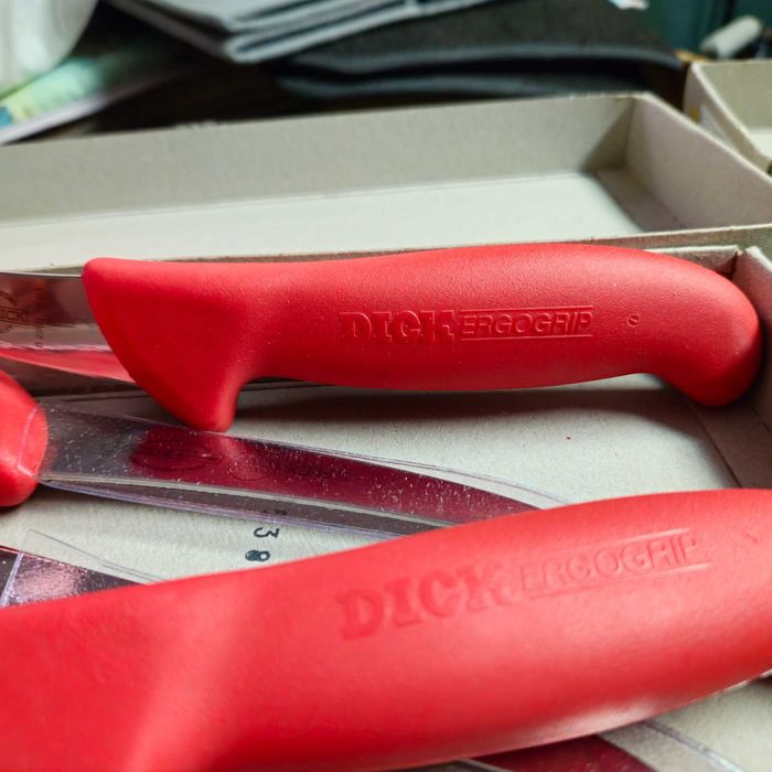 Професионални ножове за обезкостяване DICK