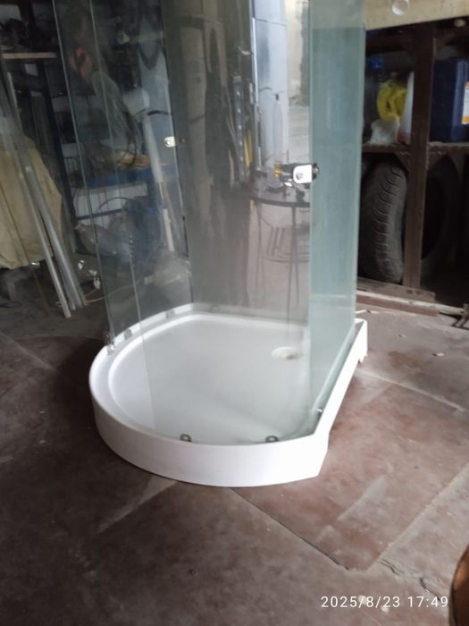 Душевая кабинка в идеальном состоянии