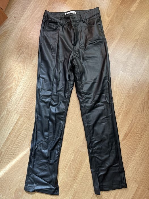 Pantaloni piele zara