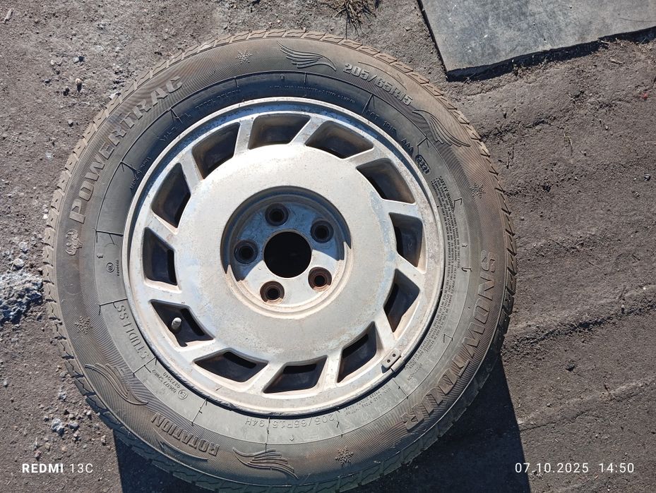 Срочно продам колеса всесезонные 15