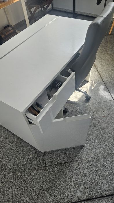 Бюро и стол комплект