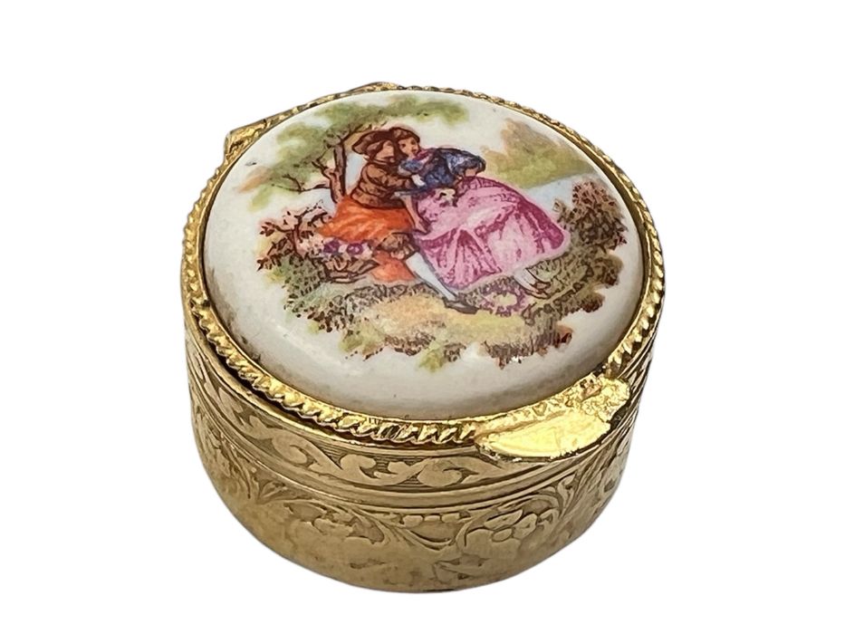 Стари метални кутийки различни форми и модификации