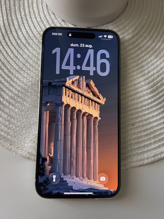 Iphone 14 pro max  alb withe  10 din 10