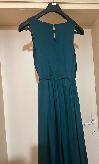 Продавам зелена рокля