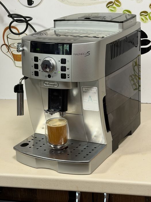 Кафемашина кафе автомат delonghi magnifica S с гаранция