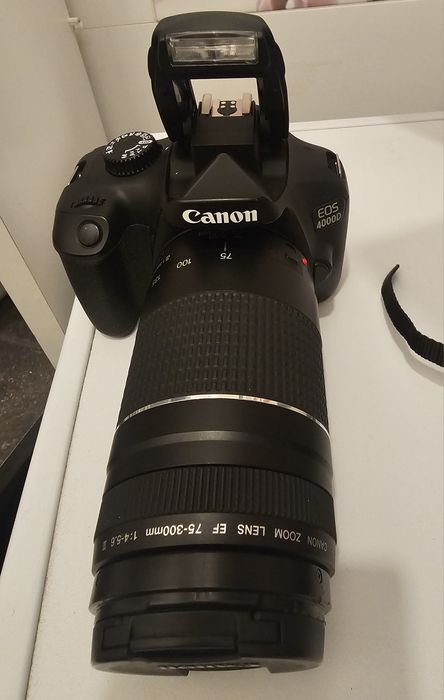 Vand Canon 4000D cu două obiective  si 2 baterii