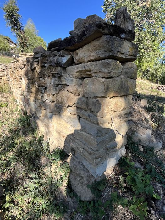 Дялан камък за основи