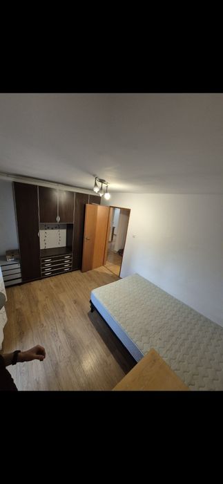 Inchiriez apartament 4 camere
