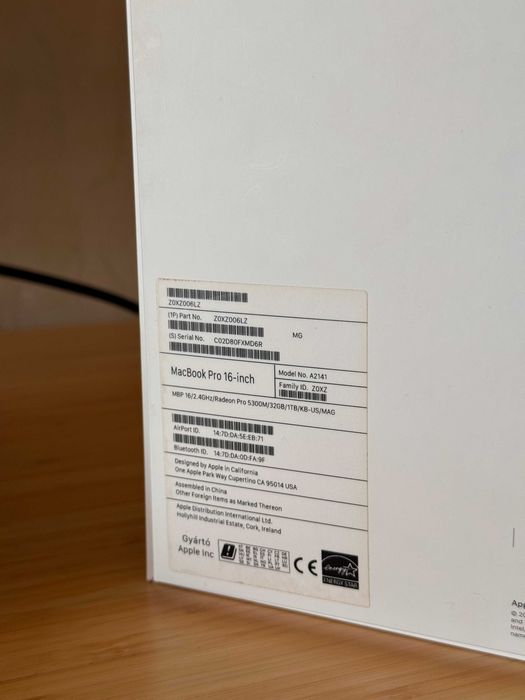 MacBook Pro 16” 2019 i9 / 32GB / 1TB + Windows 11