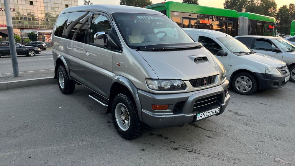 Митсубиси  Делика Булка L400
