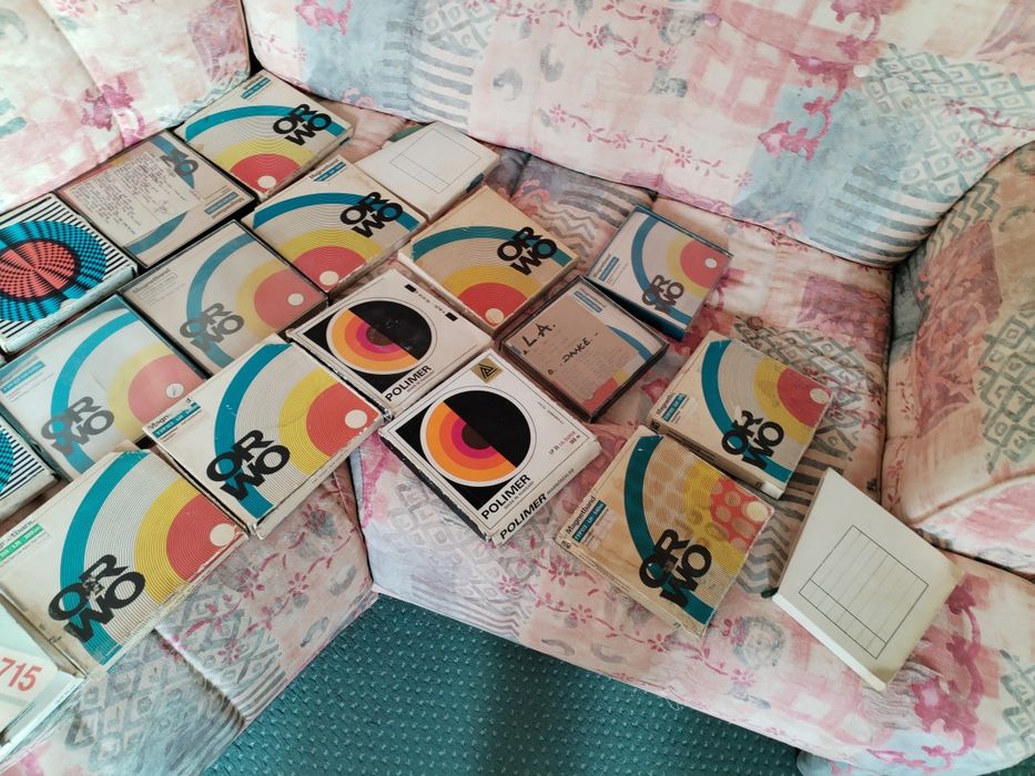 Vind casette sí benzi de magnetofoane
