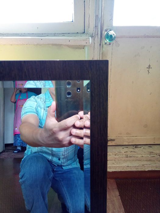 продается зеркало настенное