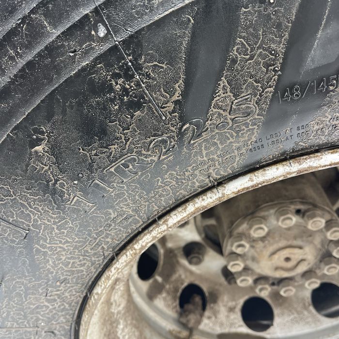 Резина на камаз безкамерка