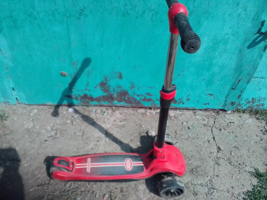 Самокат детский в отличном состоянии