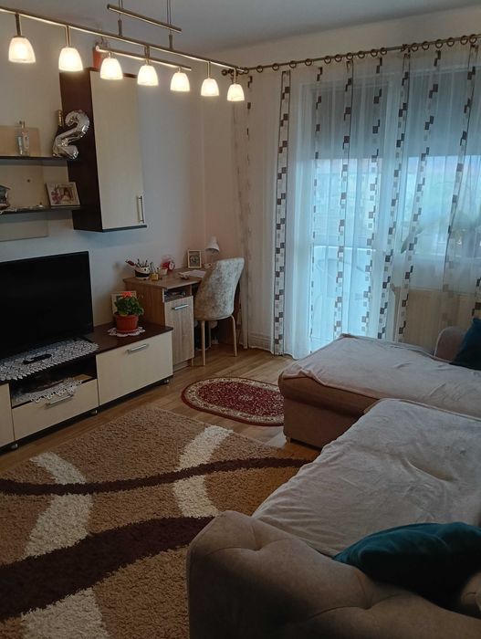 Apartament 3 camere la etajul 2