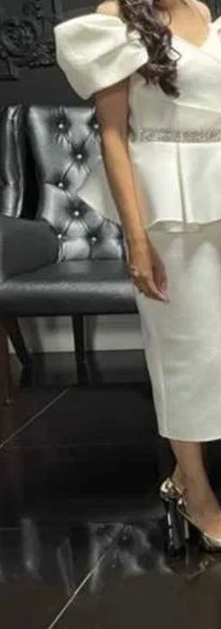 Продам белое красивое нарядное платье