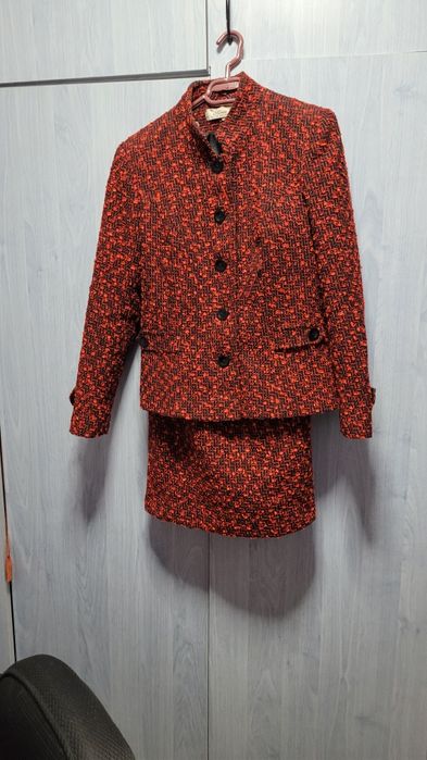 Vând costum cu fustă mărimea M