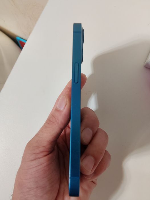 Продам iPhone 13