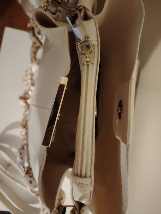 Дамска чанта- бяла
