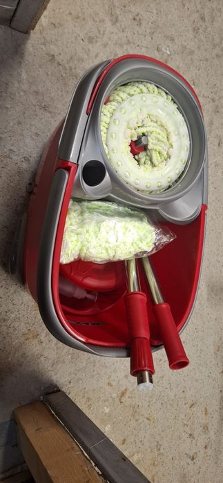 Găleată cu 2 mopuri