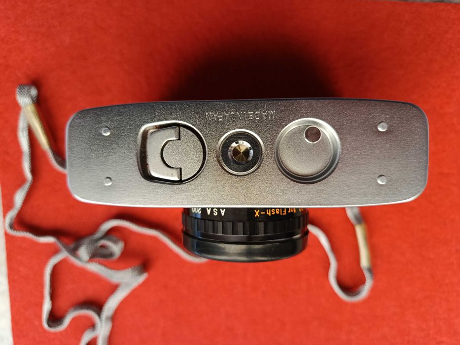 Полукадровый плёночный фотоаппарат олимпус