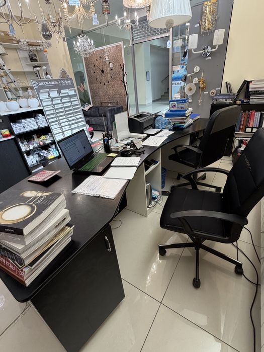 Стеллаж, стол, витрина