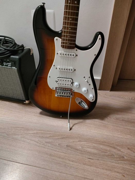 Vand chitara electrica Fender Squier Sonic Stratocaster, cu boxa Frontman 10G, si cablu de conectare Roland