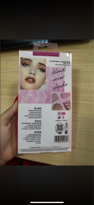 Pensule Real Techniques - in cutie