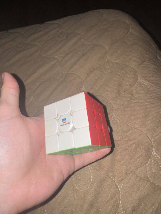 Cub rubik monster go pentru incepatori