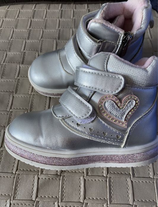 Продам обувь детскую