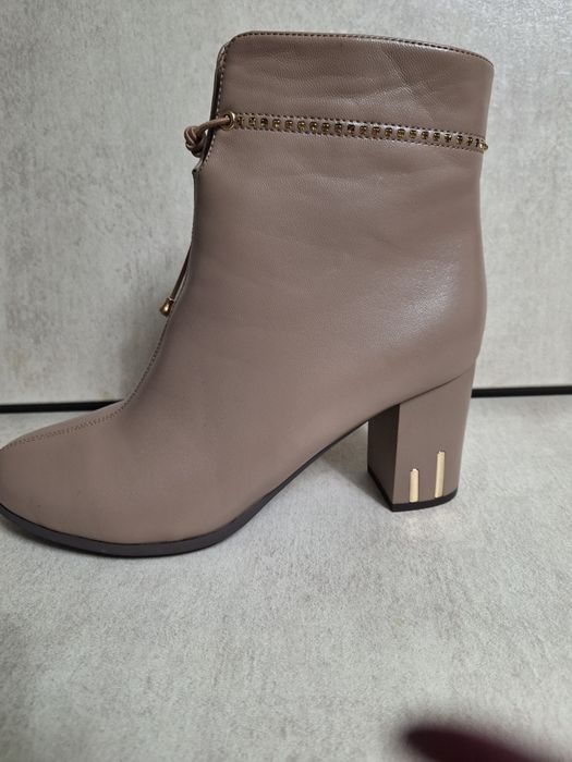 Продам новые ботинки