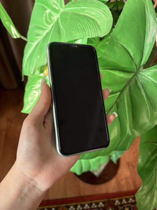 Продам айфон 11.