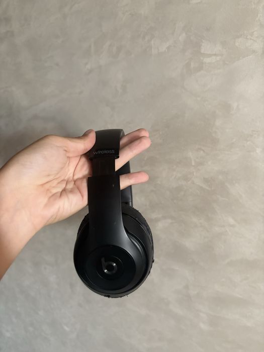 Слушалки Beats вървят си с всичко в кутията единствения проблем е наушника но той лесно може да се смени