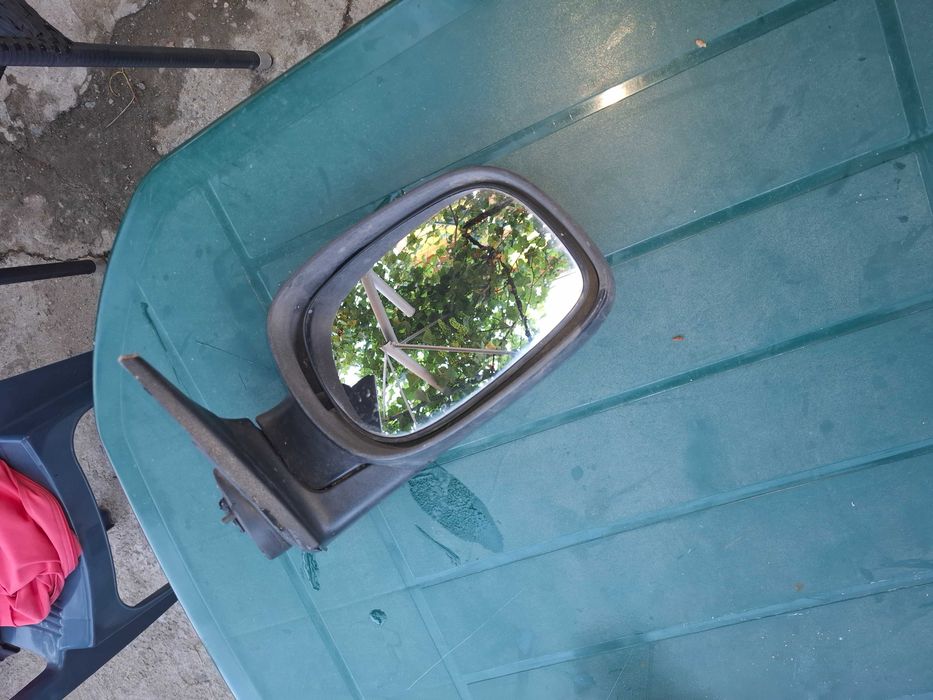 Продавам  дясно огледало LAND ROWER FREELANDER