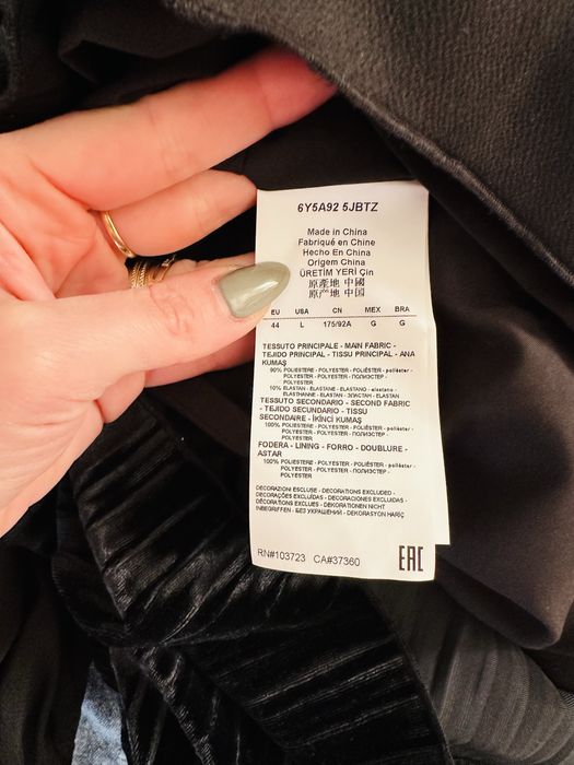 Rochita Armani noua cu etichetaa