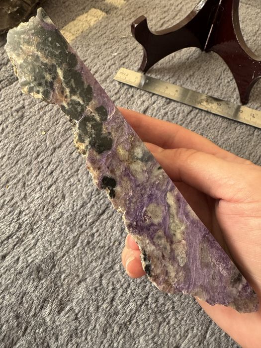 Чароит камень  красивый