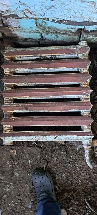 Продам чугунные батарей 3 шт