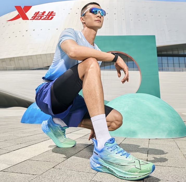 Кроссовки Xtep с карбоновой пластиной
