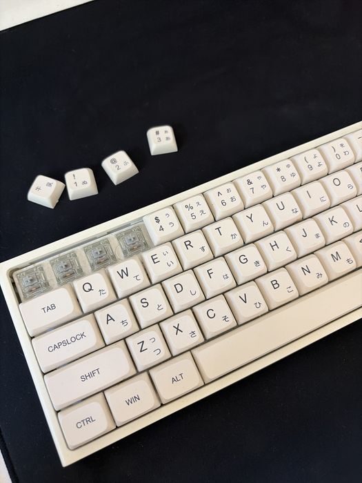 Ducky one two mini със сменени капачки. Използвана 5 месеца без кутия. Ducky Silver switch-ове