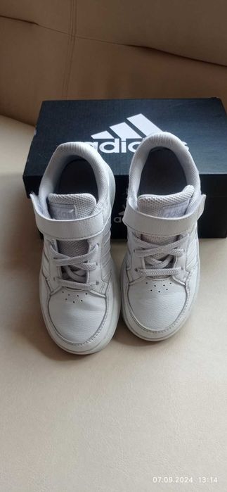 Бели маратонки ADIDAS BREAKNET C