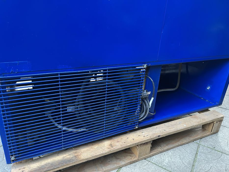 Хладилна витрина