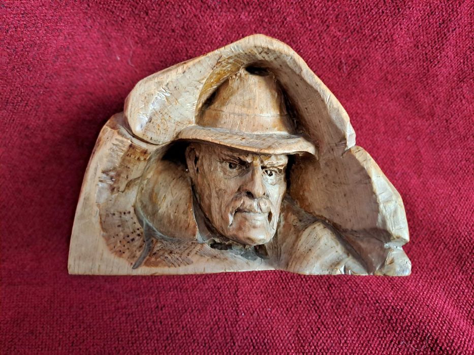 sculptura lemn semnata datata 1925