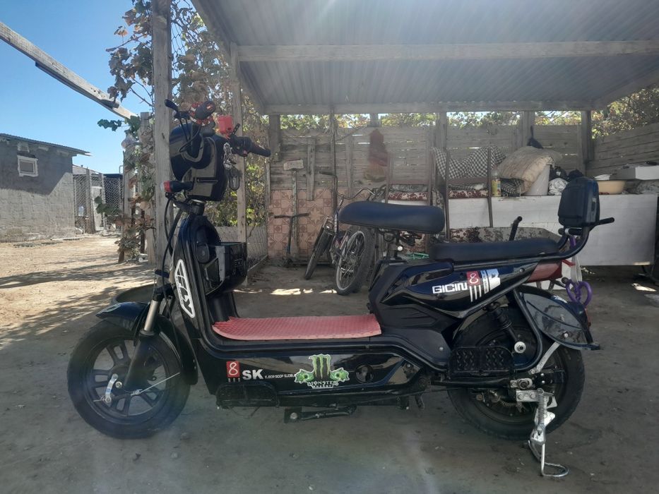 Продам скутер 70к