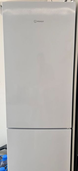 СРОЧНО Белый Холодильник Indesit NoFrost система 185см