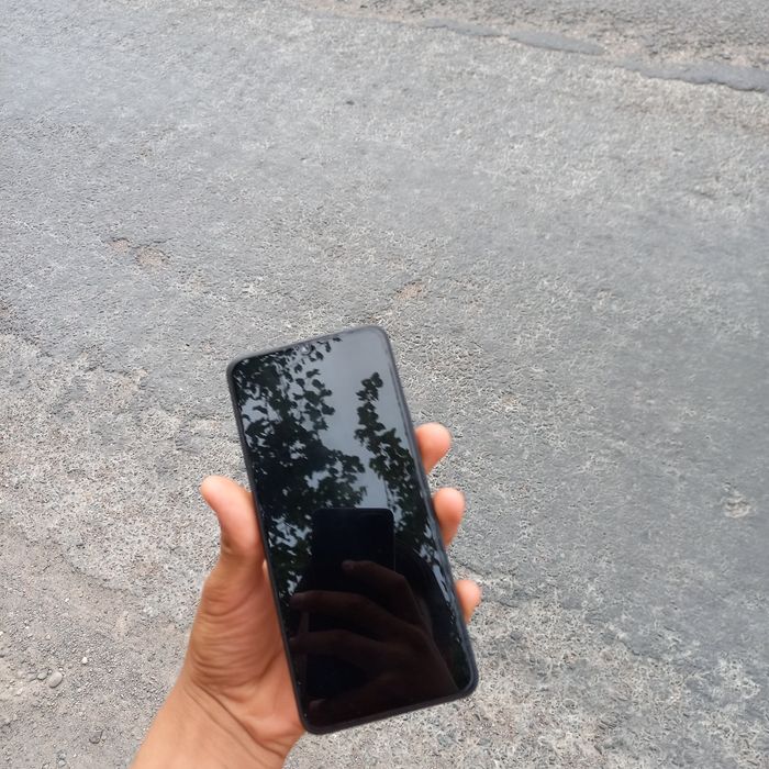 REDMI 13C   srochna sotiladi