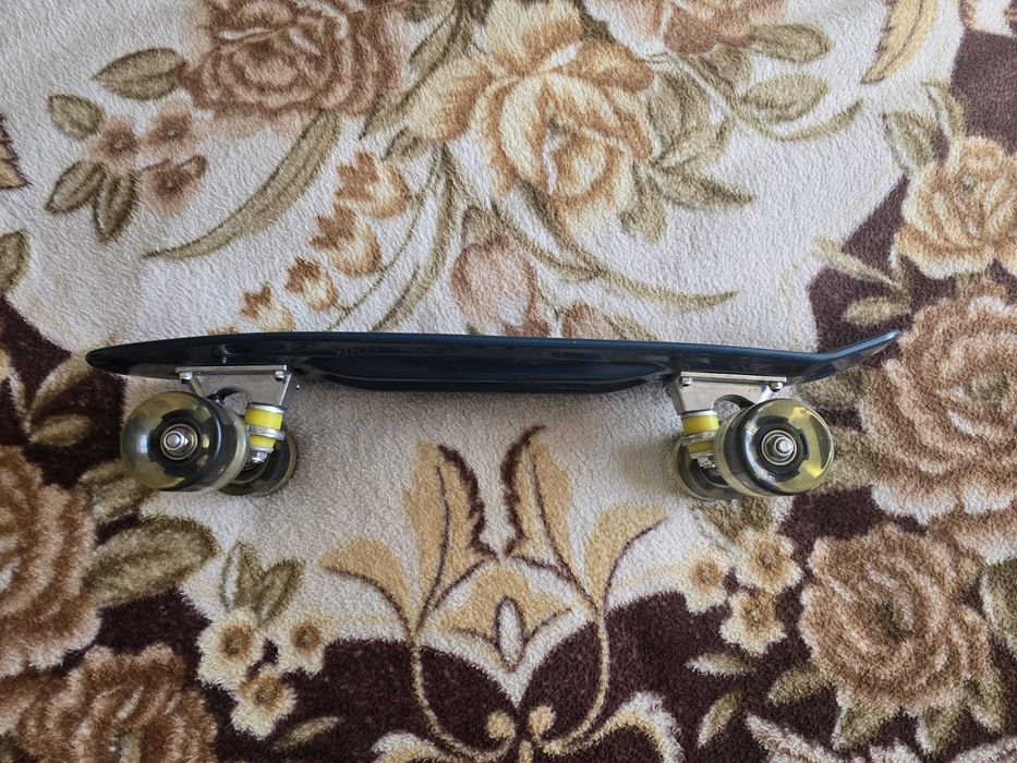 Vând skateboard nou