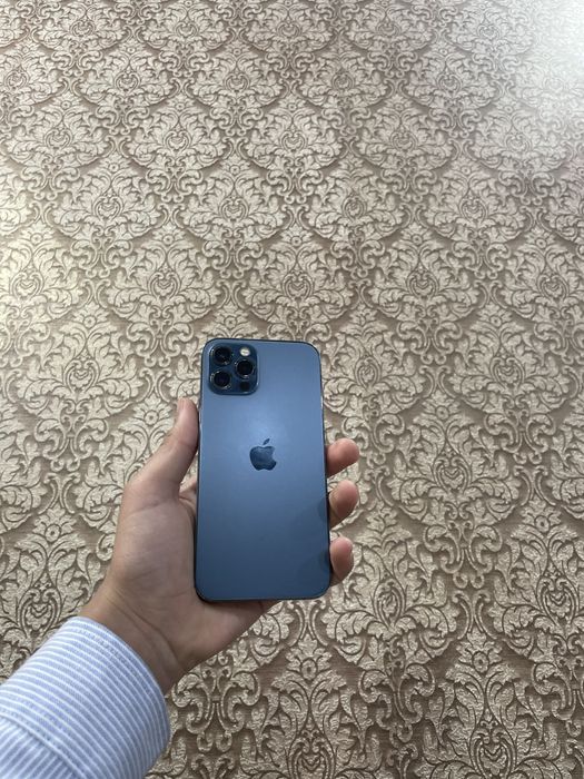 iPhone 12 pro pacific blue